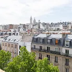 Spacious Montmartre Apartment - Sacre-Coeur View & Balcony